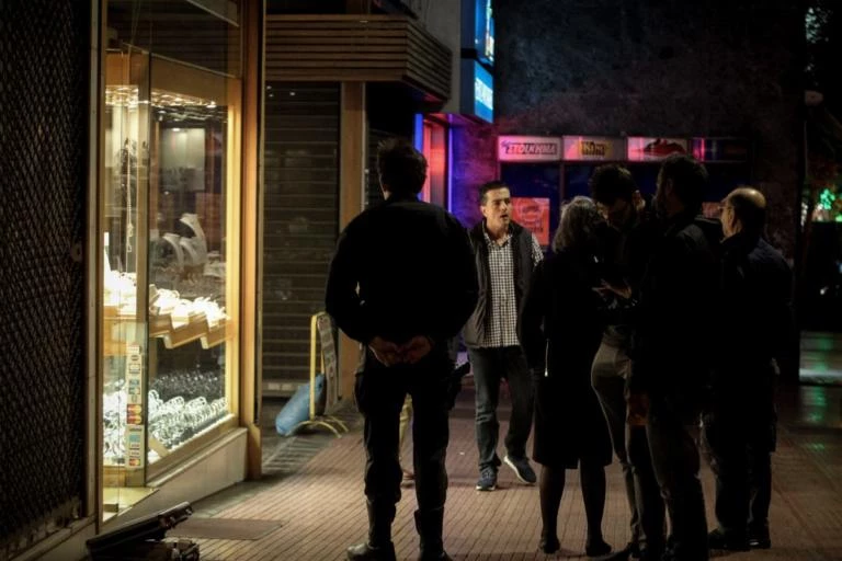 Καρέ – καρέ η ληστεία στο κοσμηματοπωλείο στην Πανεπιστημίου! – Βίντεο-ντοκουμέντο